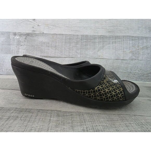 Crocs Black & Gold Wedge Sandals Womens Size 10 Geometric Pattern - Picture 1 of 4